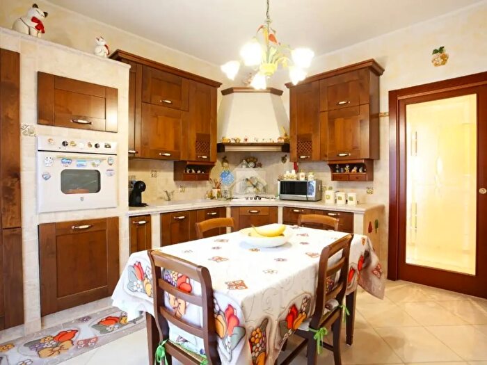 Appartamento con 5 locali in vendita in Via Roma, Calderara Di Reno