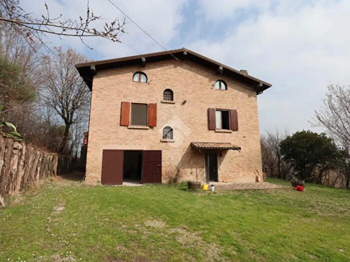 Casa quadrilocale in vendita in Via Zola Cà Vecchie, Vignola