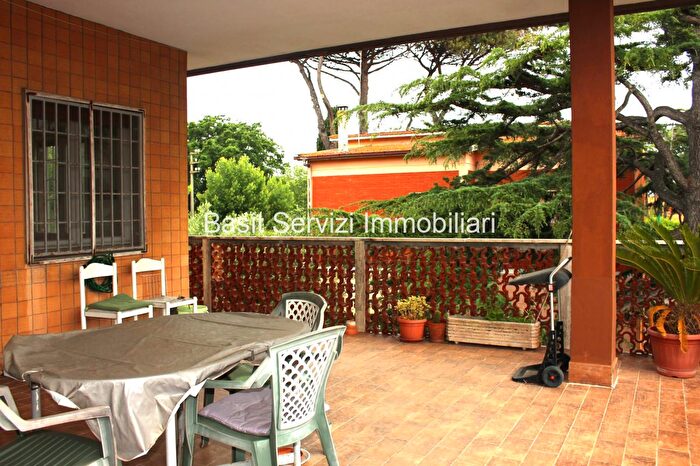 Appartamento trilocale in vendita in Via Piave, Pomezia