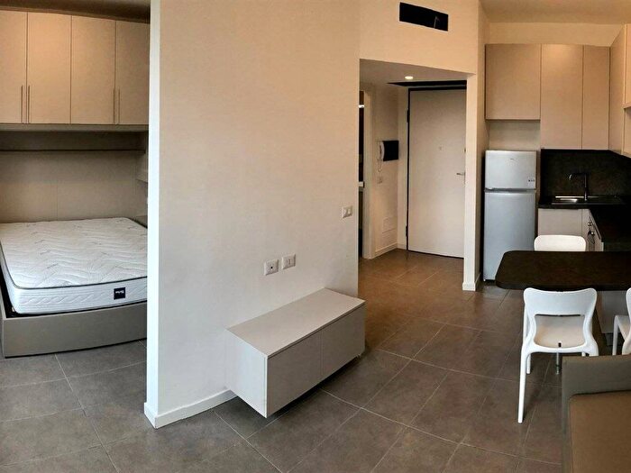 Appartamento trilocale in affitto in via de gasperi, Vedano al Lambro