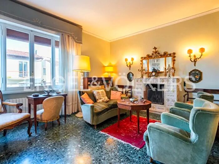Appartamento con 6 locali in vendita in Via Odoardo Beccari, Firenze