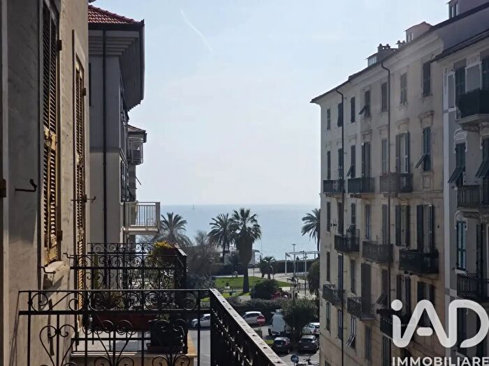 Appartamento con 5 locali in vendita in Via Montenotte, Savona