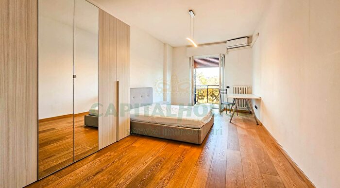 Appartamento quadrilocale in vendita in Viale Sarca, Milano