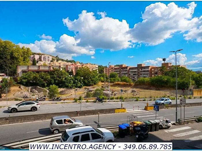 Appartamento trilocale in vendita in Via Comunale Ritiro, Messina