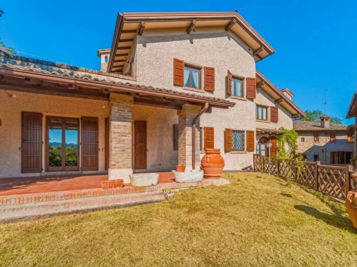 Casa con 9 locali in vendita in Piana, Vezzano Sul Crostolo