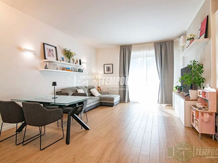 Appartamento trilocale in vendita in Monza