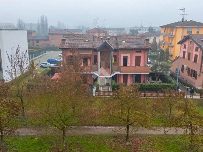 Appartamento quadrilocale in vendita in Via Giacomo Leopardi, Bagnolo In Piano