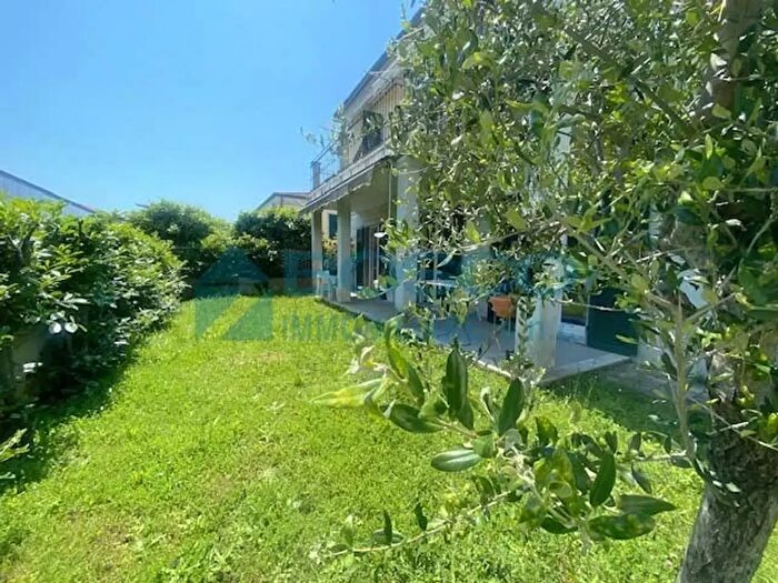 Appartamento trilocale in affitto in Sarzana