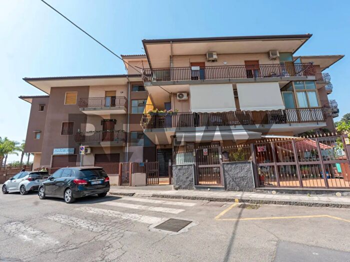 Appartamento con 5 locali in vendita in Via IV Novembre, Aci Catena