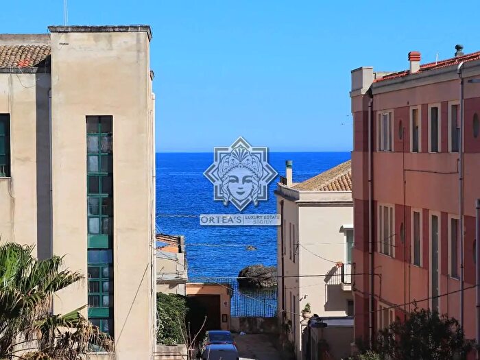 Casa con 12 locali in vendita in Siracusa