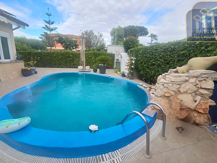 Casa con 5 locali in vendita in Viale Corona Australe, Ardea