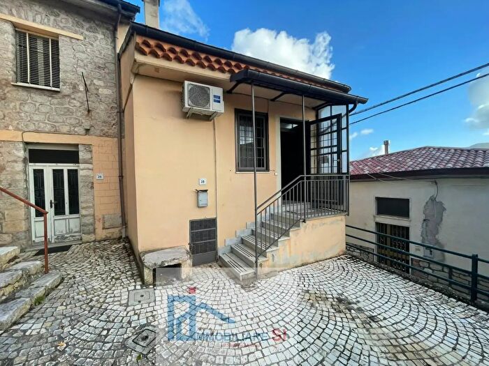 Casa trilocale in vendita in Via Capovitulano, Vitulano