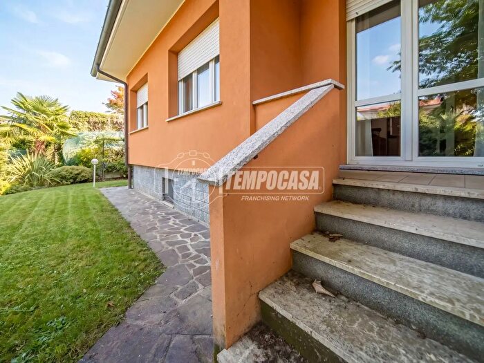 Casa quadrilocale in vendita in Gazzada Schianno