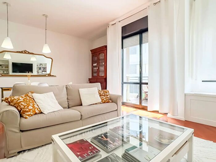 Appartamento con 5 locali in vendita in Via Marche, Cagliari