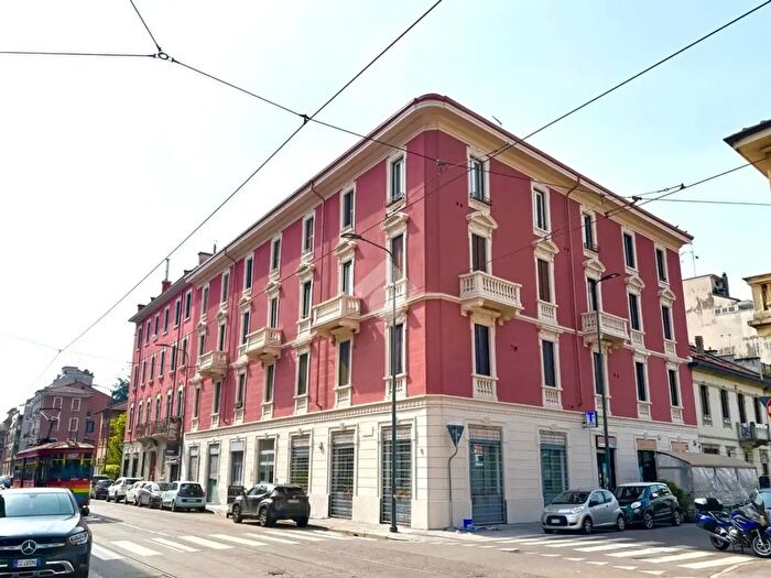 Appartamento trilocale in vendita in Viale Espinasse, Milano