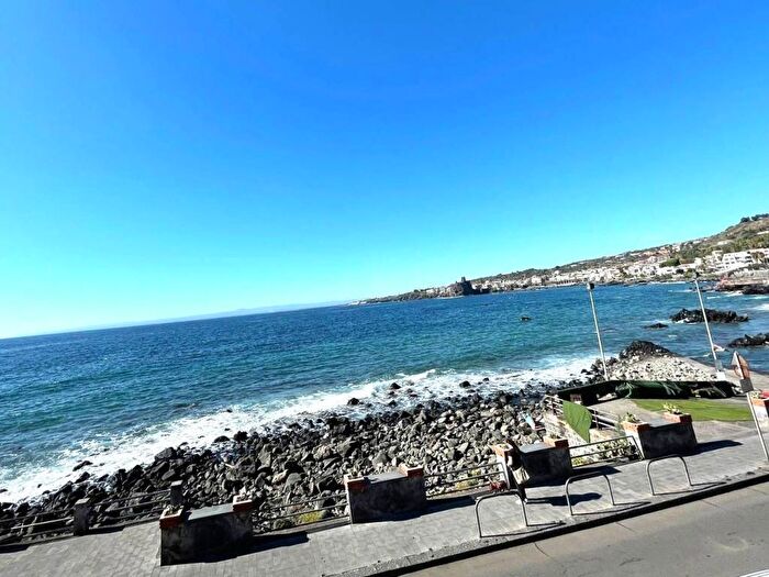 Appartamento quadrilocale in affitto in Via Lungomare Ciclopi, Centro, Aci Castello