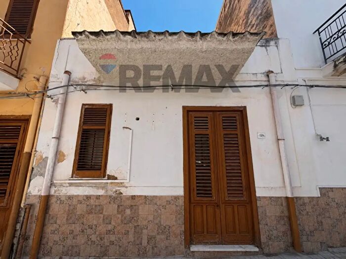 Casa bilocale in vendita in Via Vittorio Emanuele Orlando, Terrasini