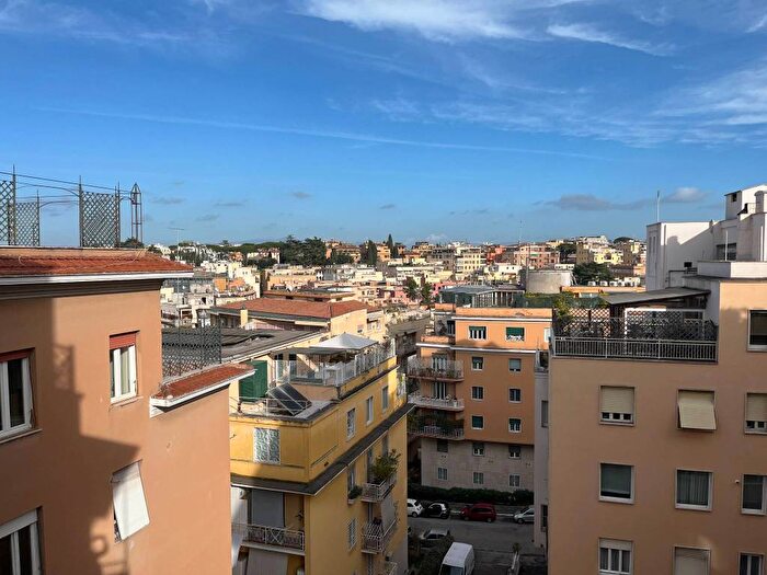 Appartamento quadrilocale in affitto in Via Archimede, Euclide, Roma