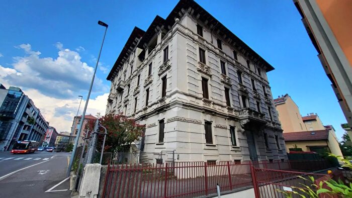 Appartamento trilocale in vendita in Via Pietro Paleocapa, Bergamo