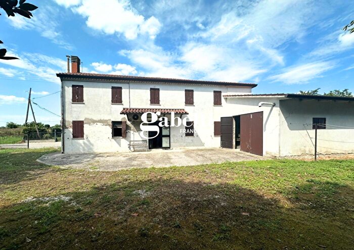 Casa quadrilocale in vendita in Via Grazia Deledda, Tribano