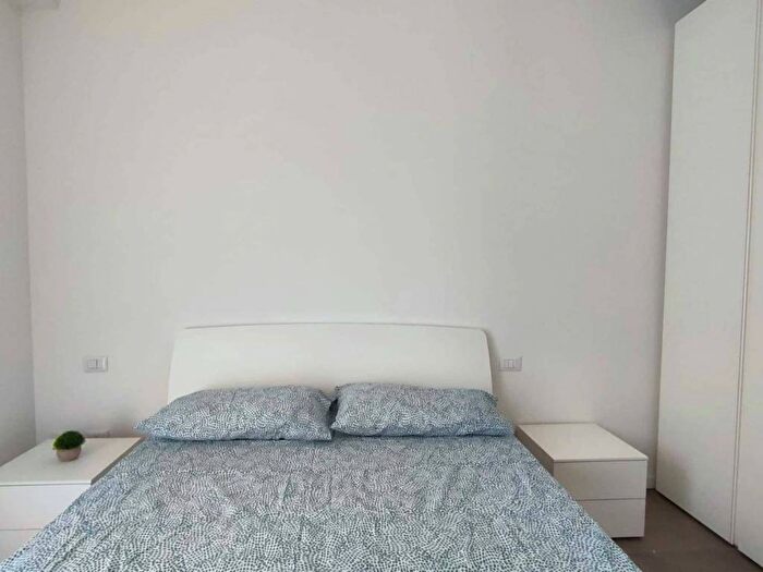 Appartamento bilocale in affitto in Via Zurigo, Inganni, Milano