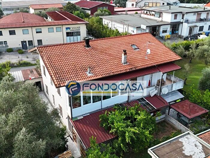 Casa quadrilocale in vendita in Via dei Limoni, Massa