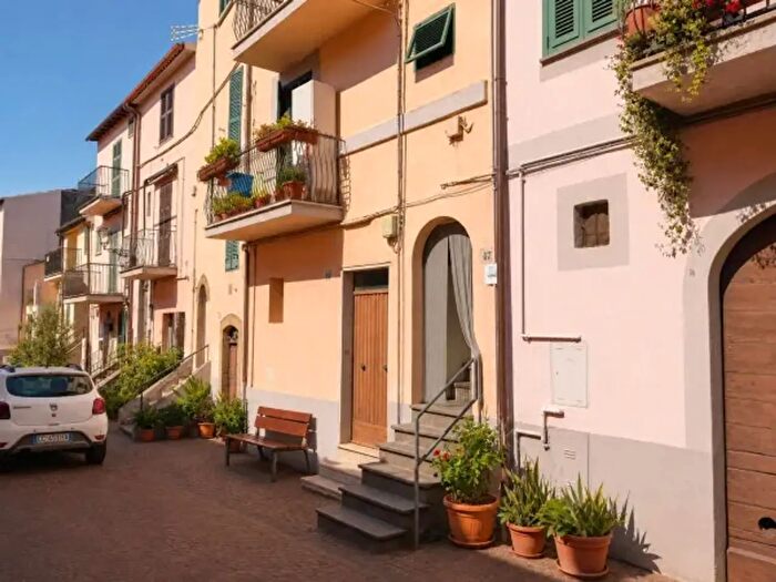 Appartamento trilocale in vendita in Via Umberto I, Piansano