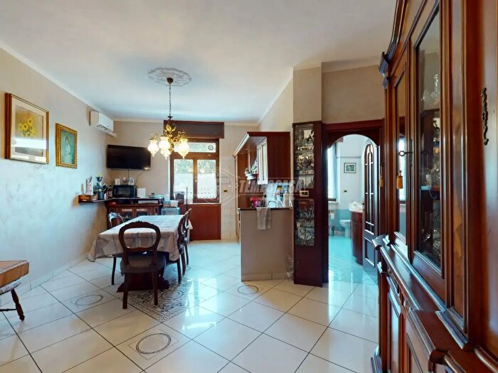 Appartamento trilocale in vendita in Corso Peschiera, Torino