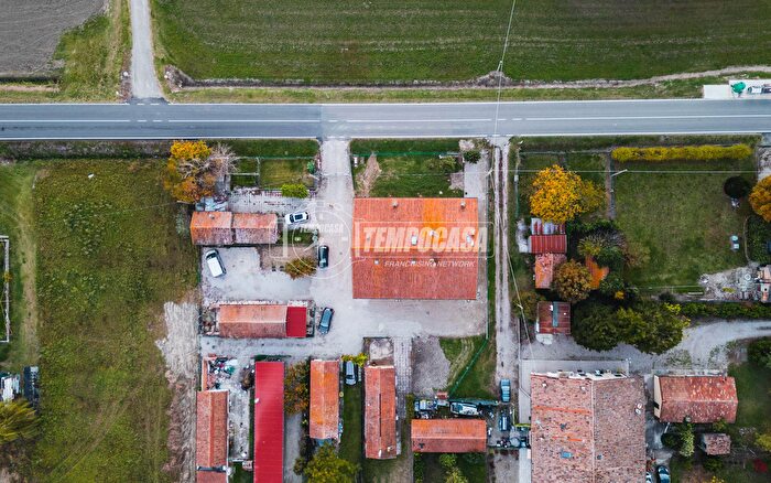 Appartamento trilocale in vendita in Via Bassa, Medicina