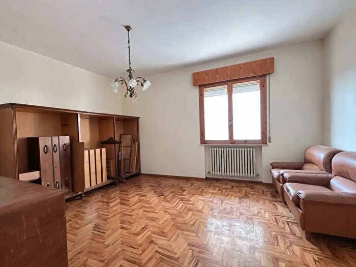 Appartamento con 8 locali in vendita in Via Montefiore, Cesena