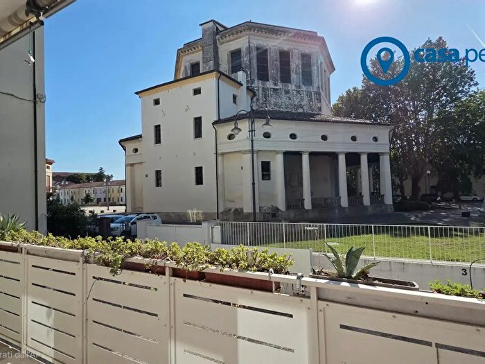 Appartamento quadrilocale in vendita in VLe Trieste, Rovigo