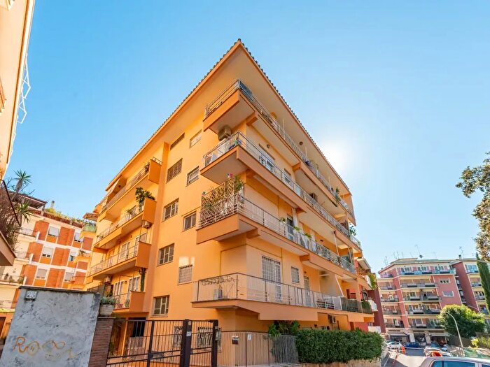 Appartamento quadrilocale in vendita in Roma