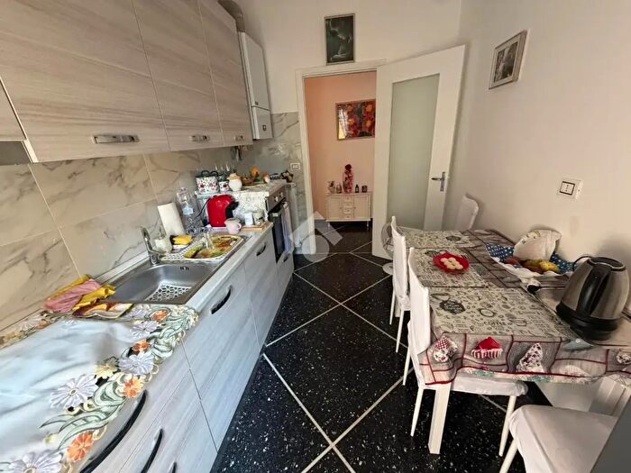 Appartamento trilocale in vendita in Via Privata Cecchini, Rapallo