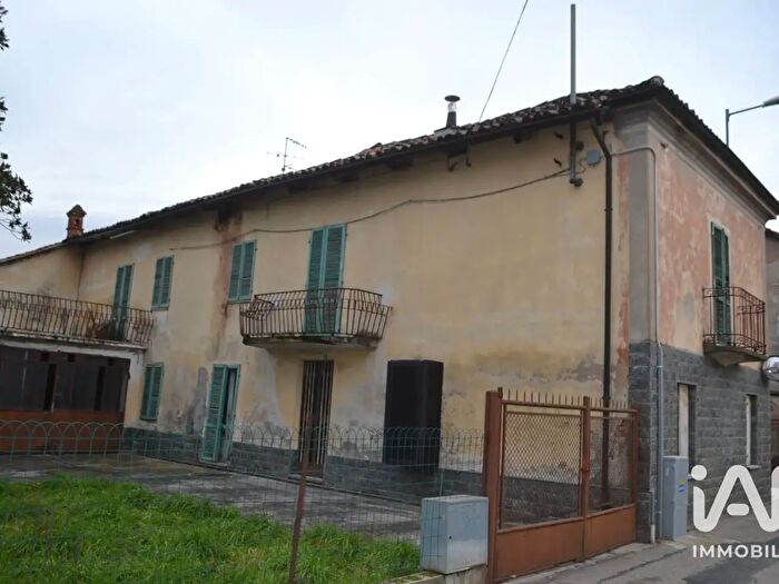 Casa con 7 locali in vendita in Via Mulino Vecchio, Guarene