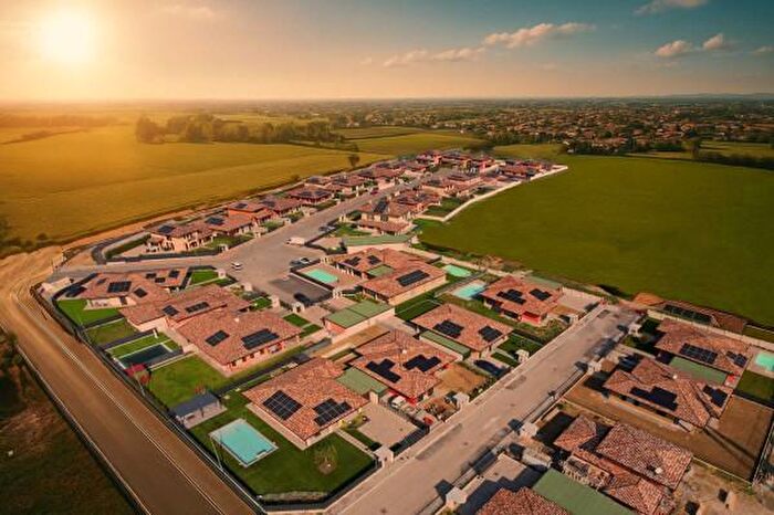 Casa quadrilocale in vendita in Strada Valle, Voghera