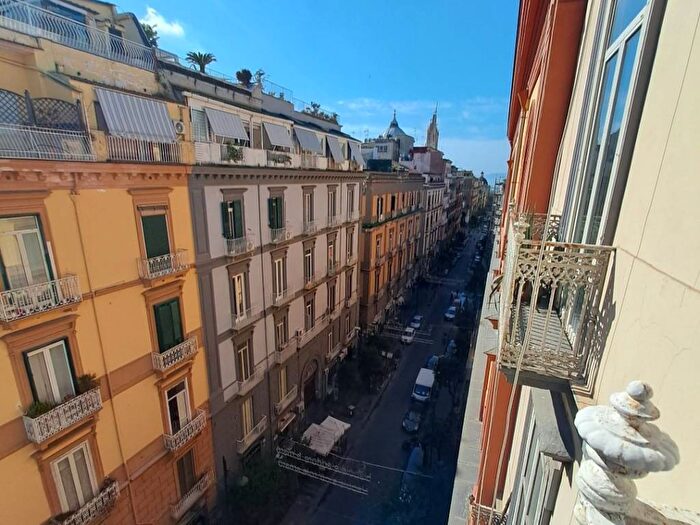 Appartamento bilocale in affitto in Via Duomo, Centro Storico, Napoli