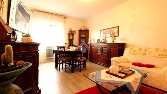 Appartamento con 5 locali in vendita in Via Vercellone, Cavaglia