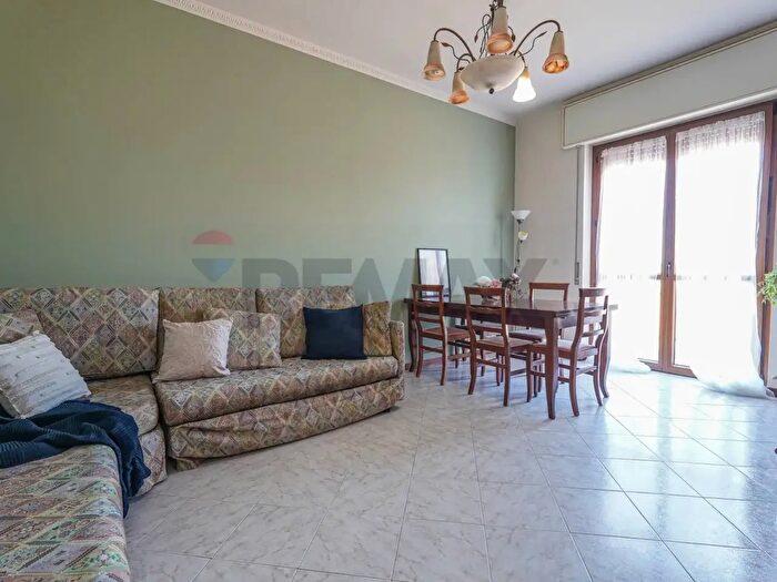 Appartamento trilocale in vendita in Via Garibaldi, Bonate Sotto