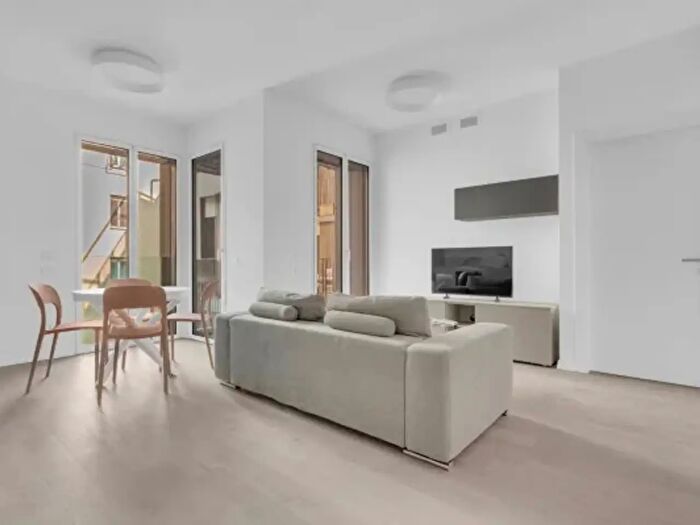 Appartamento trilocale in affitto in Via Pietro Giannone, Milano