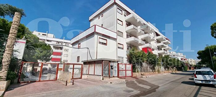 Appartamento con 6 locali in vendita in Via R Schuman, Bari