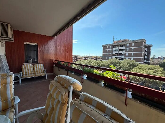 Appartamento quadrilocale in vendita in Viale Camillo Sabatini, Roma