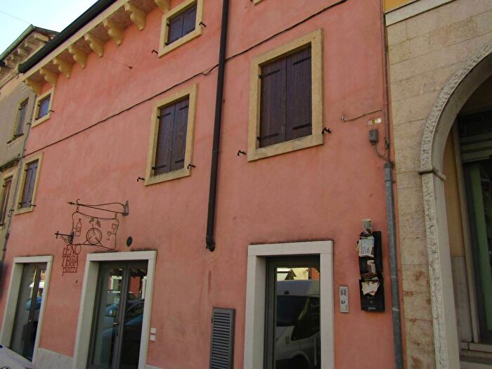 Casa bilocale in affitto in Piazza Vittorio Emanuele, Negrar, Negrar di Valpolicella