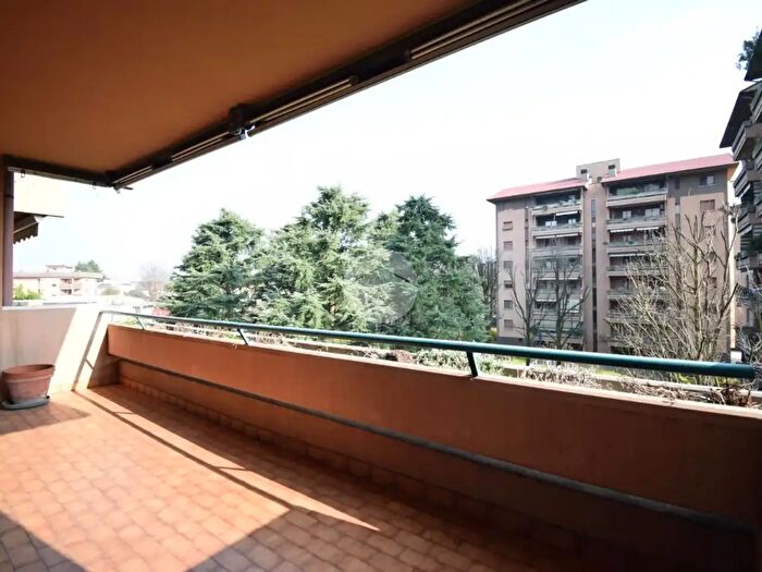 Appartamento trilocale in vendita in Via Giovanni XXIII, Agrate Brianza