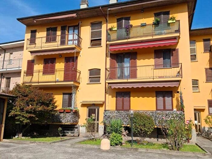 Appartamento trilocale in affitto in Via Santa Maria, Carugate