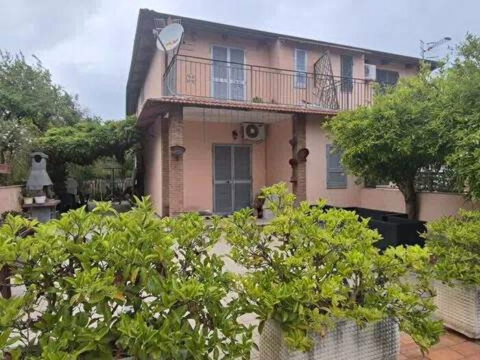 Casa quadrilocale in affitto in Via Pendio No Number, Monterusciello, Pozzuoli