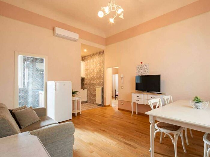 Appartamento trilocale in affitto in Via del Leone, San Frediano, Firenze
