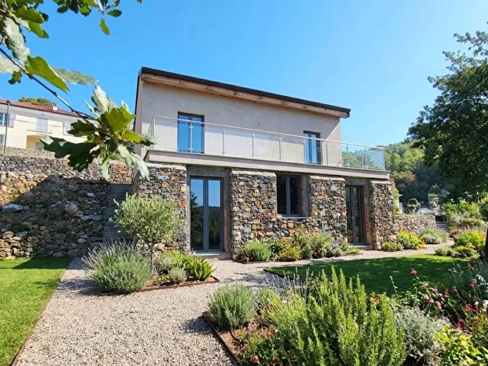 Casa con 5 locali in vendita in Via San Bernardino, Andora