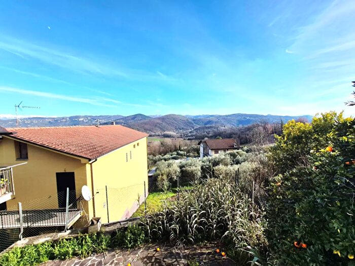 Casa con 8 locali in vendita in Monte San Giovanni Campano