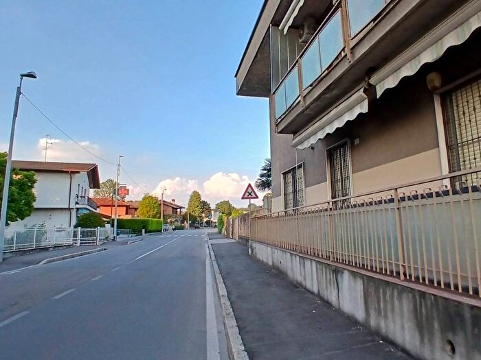 Appartamento monolocale in affitto in Centro, Carugo
