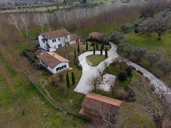 Casa con 10 locali in vendita in Strada Bandita, Vitorchiano